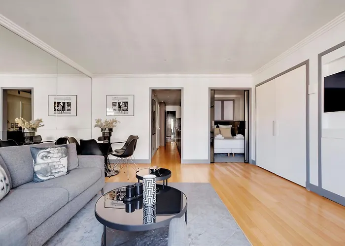 Pick A Flat's In Montaigne - Avenue Montaigne باريس